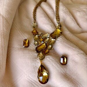 Spectacular golden crystal necklace with matching crystal earrings.￼